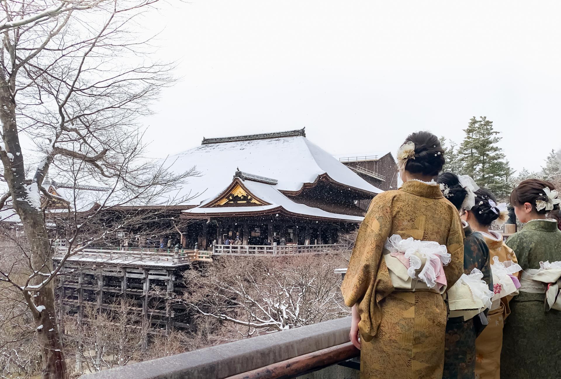 清水寺周辺で散策 | 京都の着物レンタルなら株式会社ひらまつ