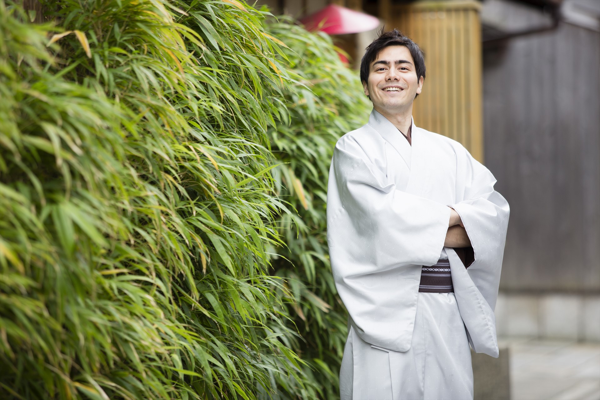 メンズ着物で古都散策 | 京都の着物レンタルなら株式会社ひらまつ